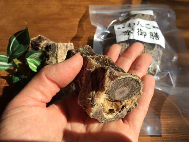 無添加おやつ　鹿背骨